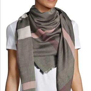 trench check burberry scarf